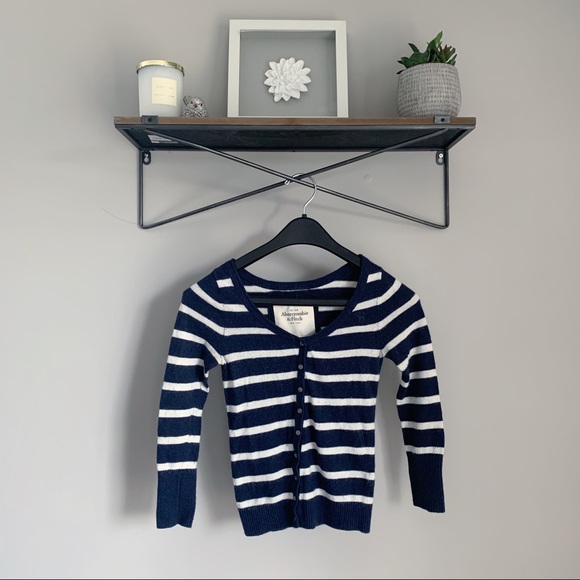 SOLD | 🍁BOGO 50%🍁 A&F Striped 3/4 Sleeve Cardigan - Picture 2 of 4